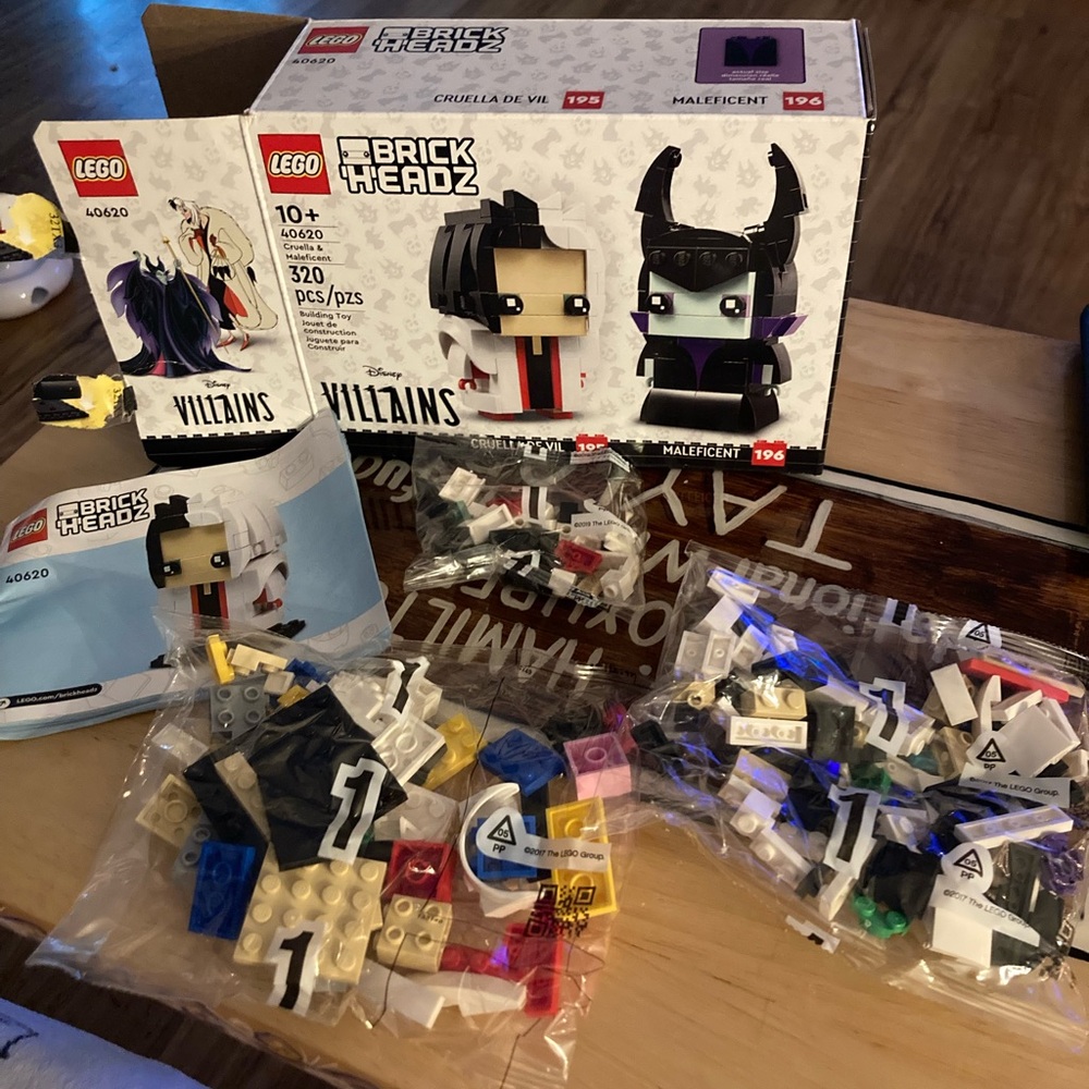 LEGO set 40620– Cruella De Vil BrickHead set ONLY